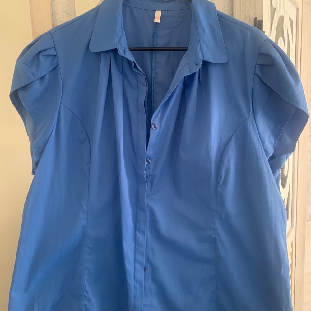 Button down - Picture 2 of 3